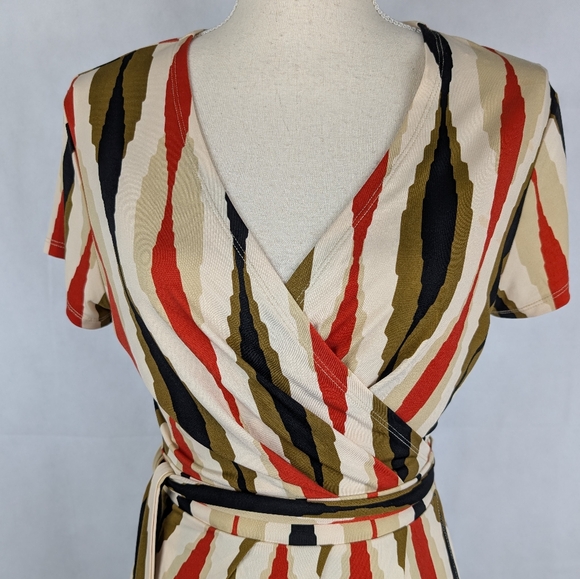 Banana Republic Wrap Dress Short Sleeve Size Medium NWT - Picture 3 of 9